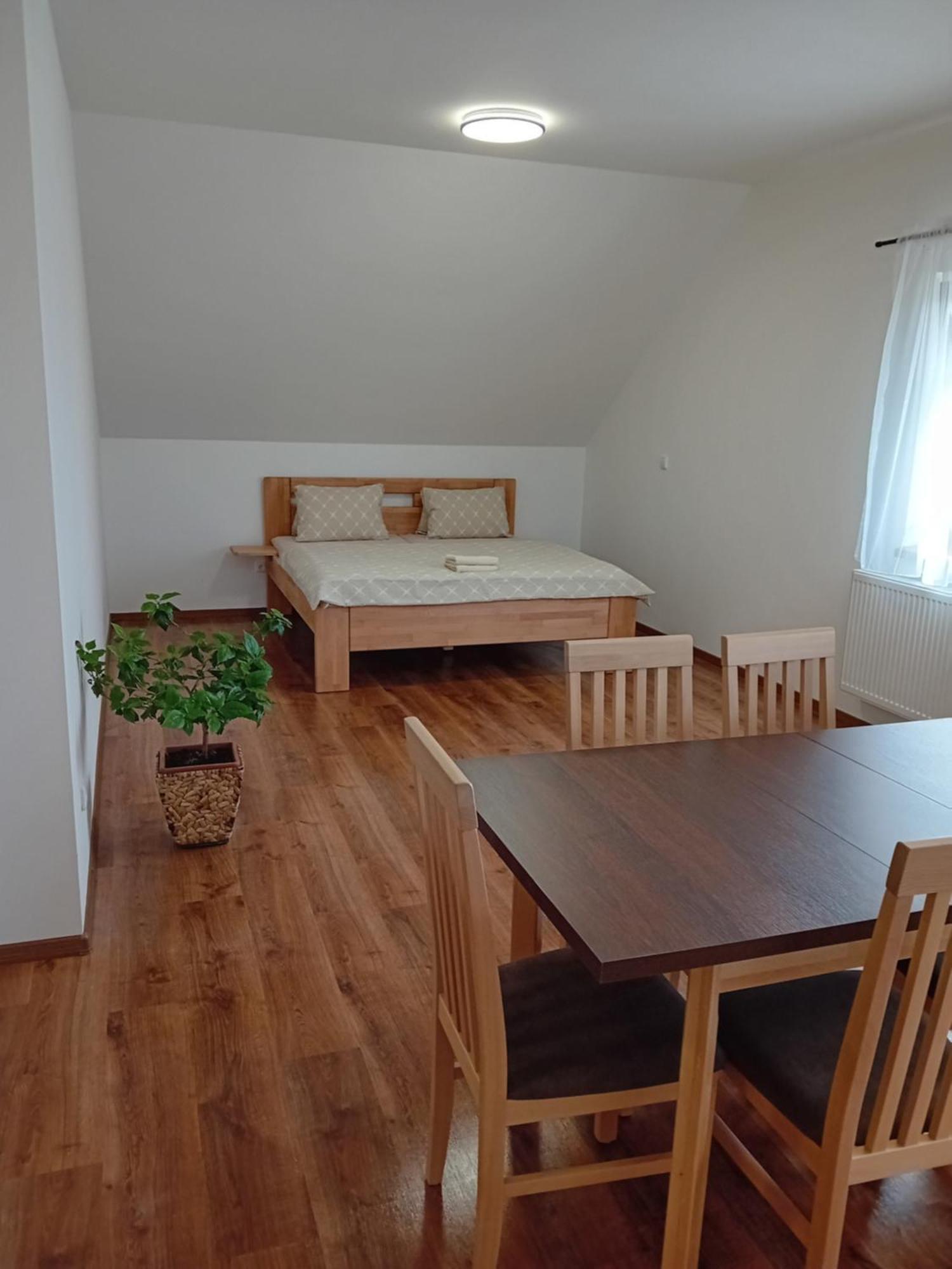 U Hrobky Apartment